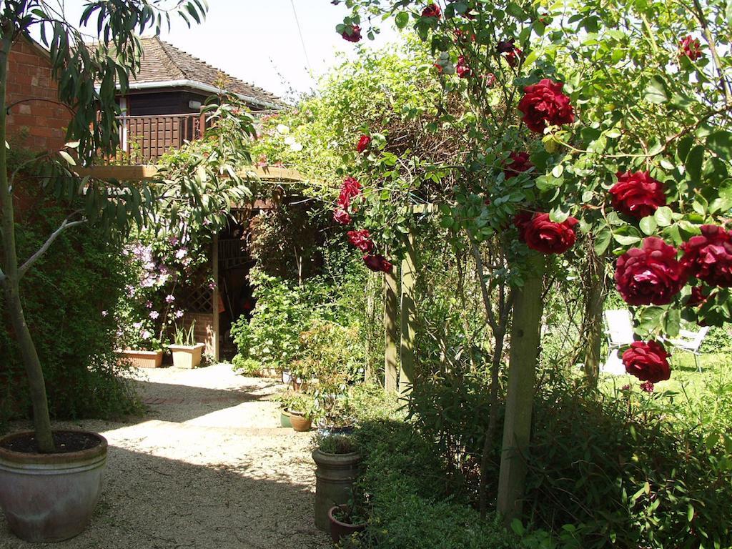 The Coach House Villa Ледбъри Стая снимка