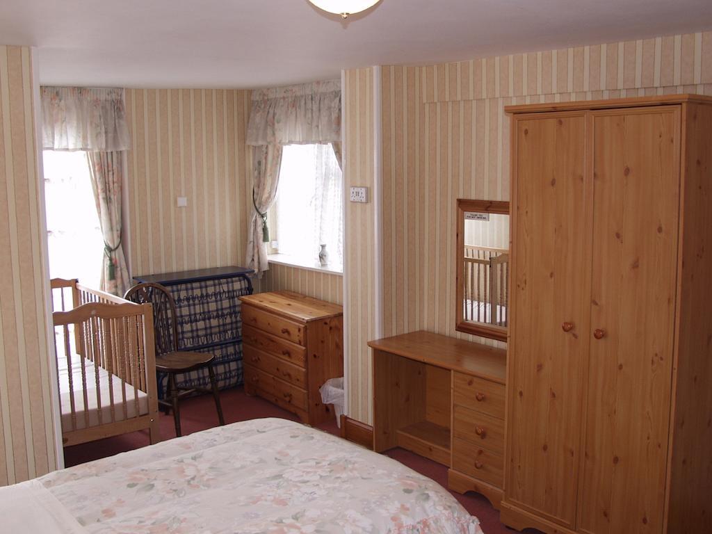 The Coach House Villa Ледбъри Стая снимка