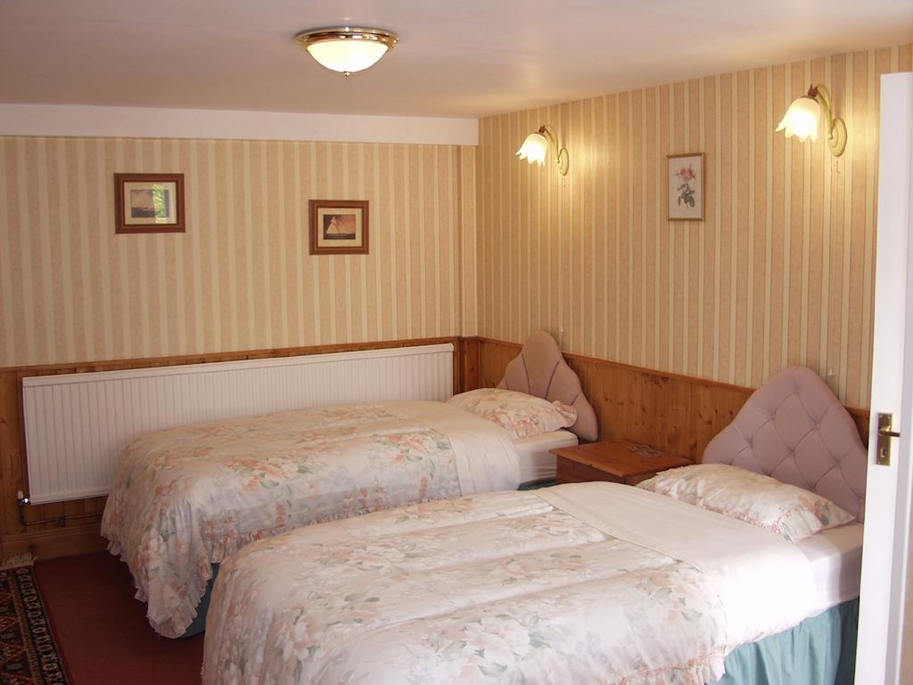 The Coach House Villa Ледбъри Стая снимка