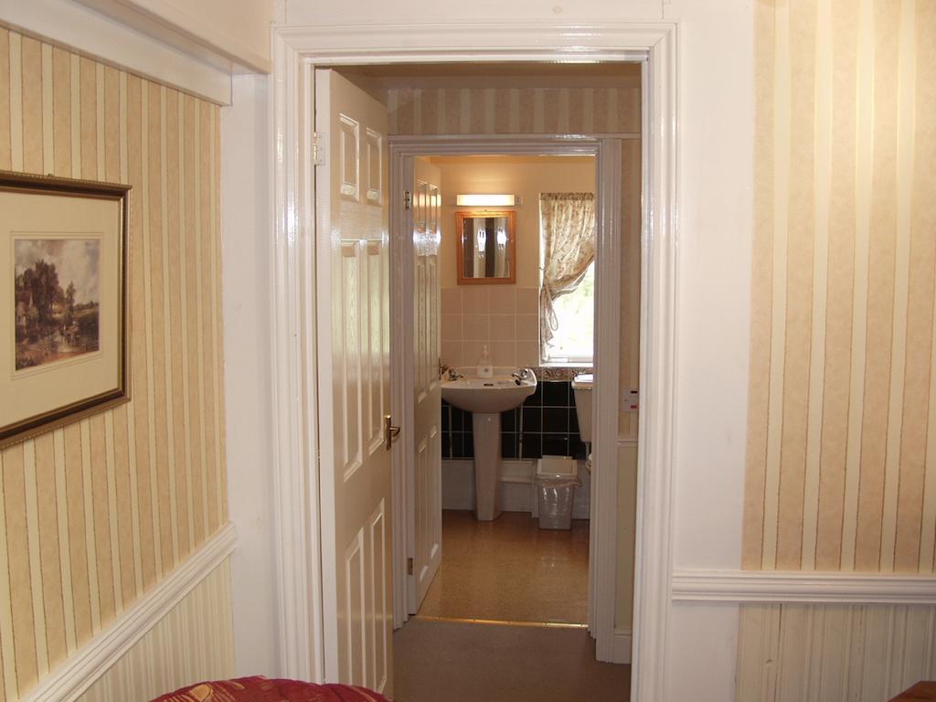 The Coach House Villa Ледбъри Стая снимка
