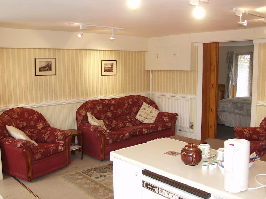 The Coach House Villa Ледбъри Стая снимка